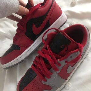 NIKE AIR JORDANS